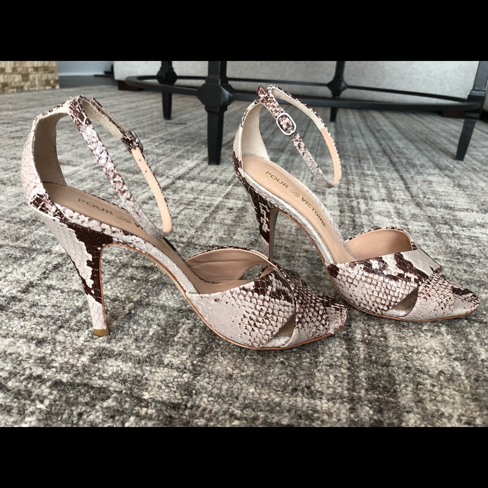 Pour La Victoire Ankle Strap Heel